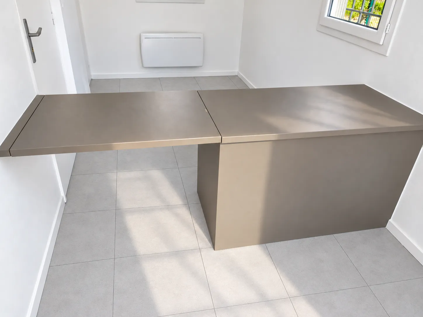 Beheerruimte sanitaire in beige en wit