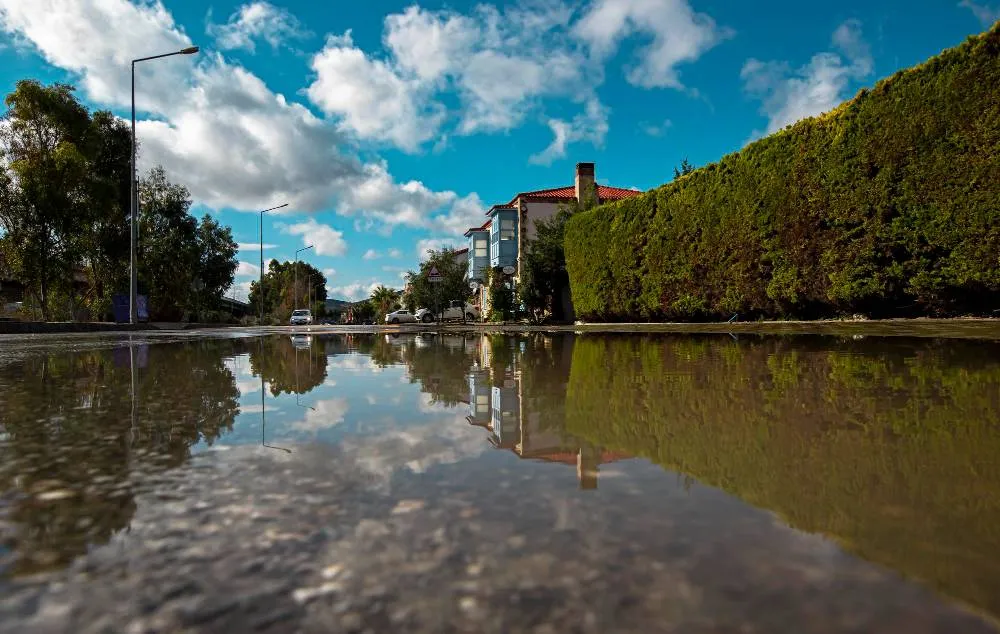 photos de rue, reflets dans l'eau de pluie.
