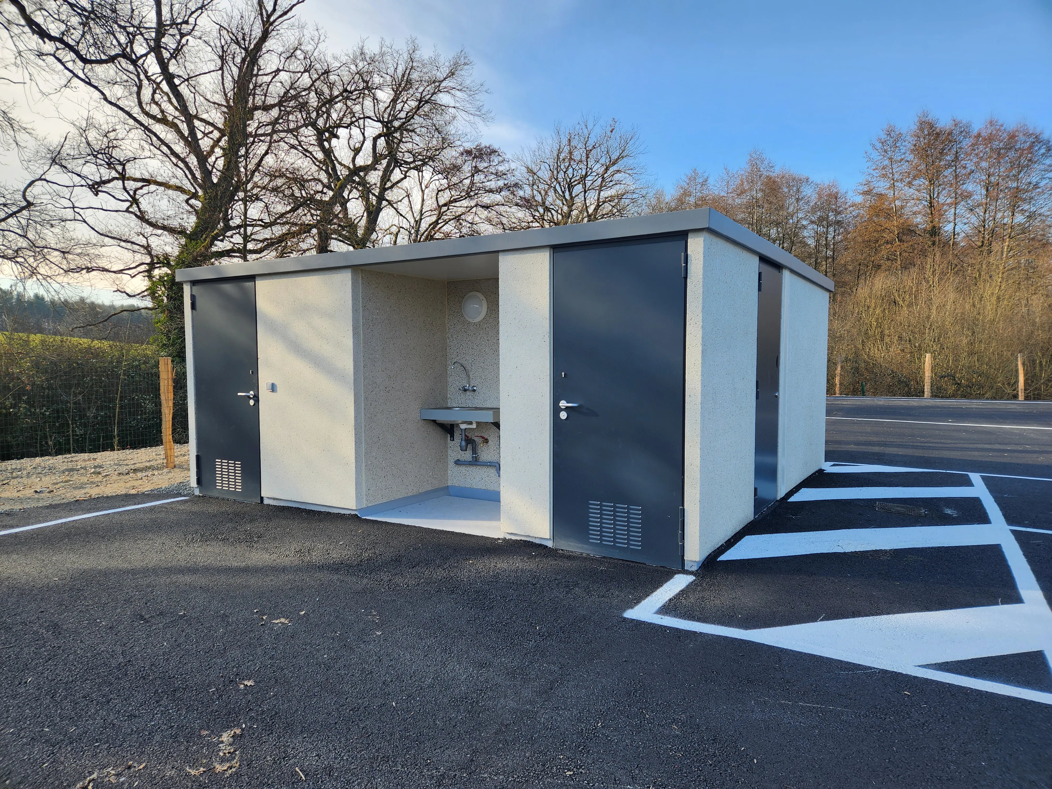 Conception des sanitaires publics en usine